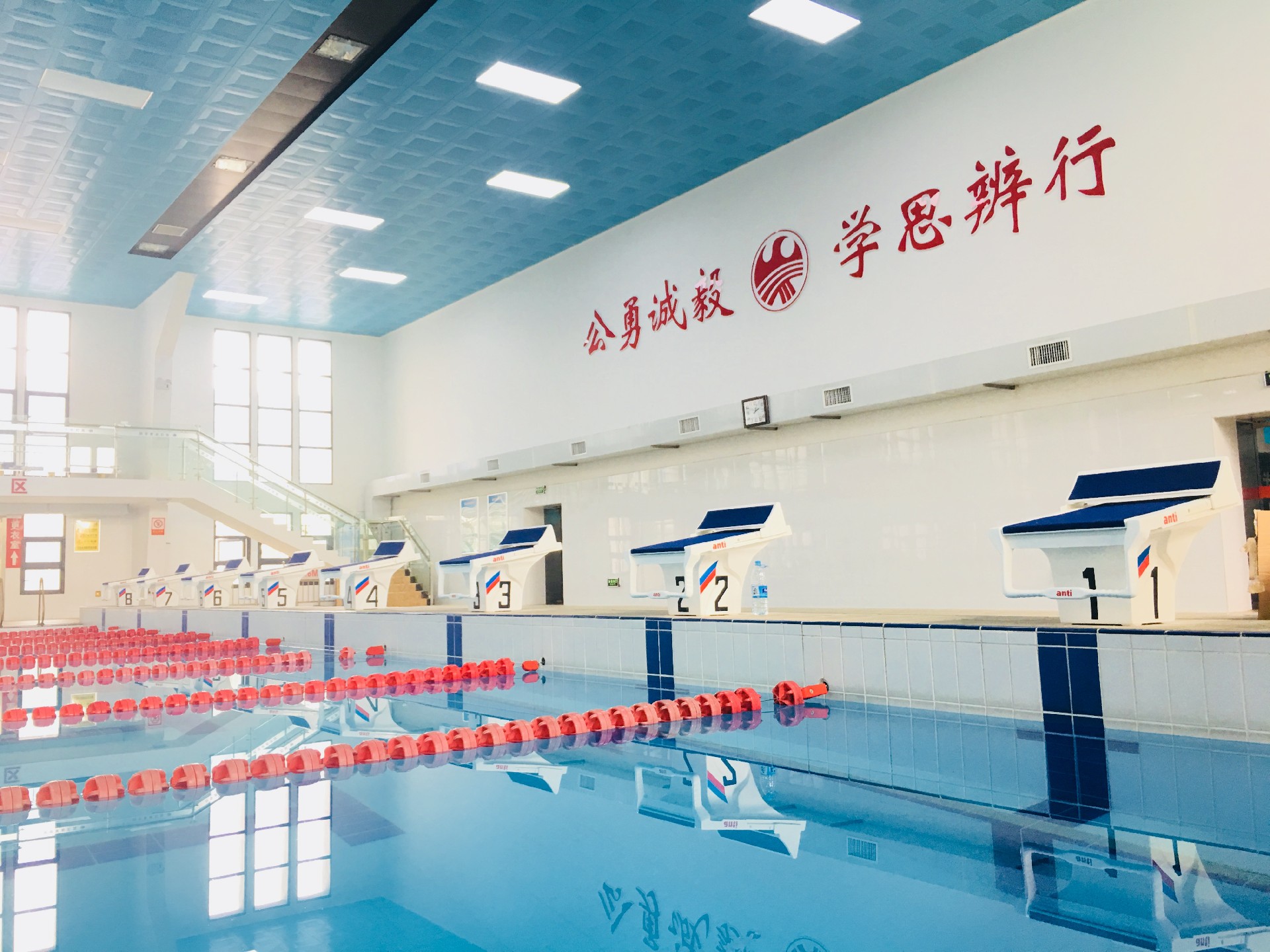 武漢體育學(xué)院游泳館（比賽級）.JPG